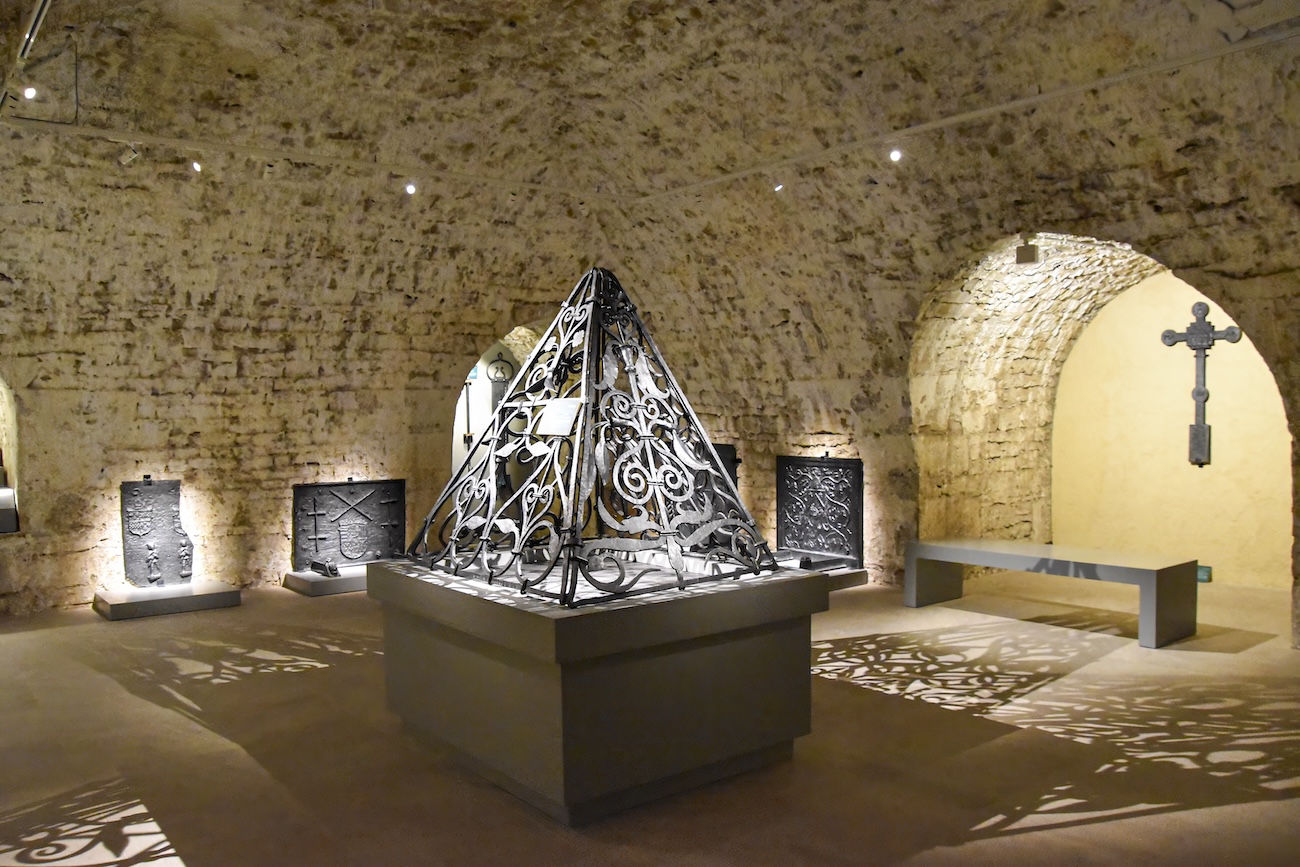 Les fermes et forges faisaient partie des activités économiques de l’abbaye d’Orval. Ici quelques exemples de ferronnerie d’art. Photo-Éric Hance