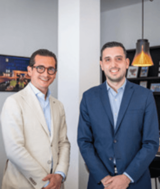 De g. à dr. : Kevin Berg et Jorge Godinho, agence d’assurances Berg-Godinho