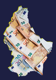 Billets de banque en euros pliés en forme de la carte du Luxembourg, illustrant l'attractivité salariale du travail frontalier