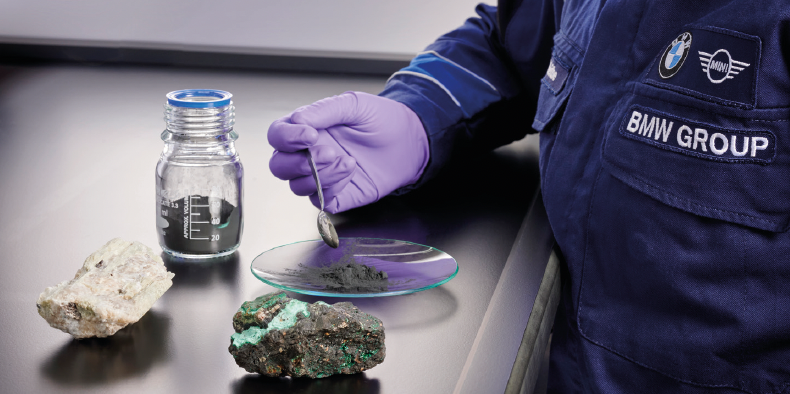 BMW veille à repenser tout l’impact environnemental, sociétal et humain de l’exploitation des matériaux bruts et secondaires, notamment du cobalt et du lithium présents dans les batteries haute tension des véhicules électriques.