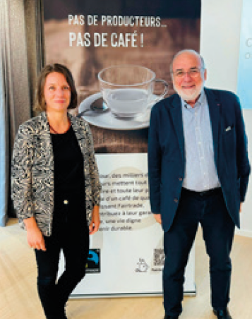 Geneviève Krol (directrice, ONG Fairtrade Lëtzebuerg) aux côtés de Jean-Pierre Blanc (expert reconnu de la filière café et acteur historique du café équitable), lors de la conférence de presse Pas de producteurs, pas de café.