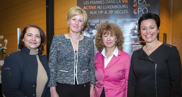 Les organisatrices de l’exposition et membres de la FEALU avec la secrétaire d’Etat à l’Economie. De g. à dr. : Domenica Fortunato, associée et gérante technique, Jean Fortunato S.à r.l. ; Francine Closener, secrétaire d’Etat à l’Economie ; Joëlle Letsch, Managing Director, ADT-Center ; et Netty Thines, administrateur délégué, Mediation S.A.. fealu-membres