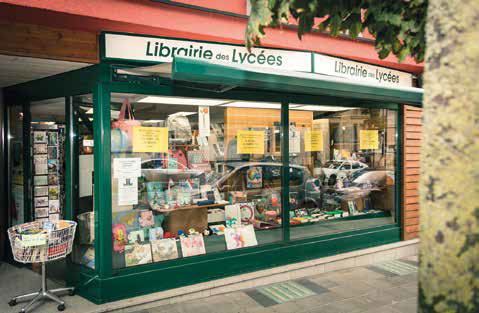 Librairie des Lycées, 30, avenue Victor Hugo à Luxembourg.